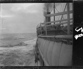 Image représentant Le bastingage et la partie arrière du paquebot