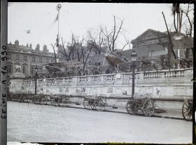 Image représentant Canons et avions pris aux Allemands exposés place de la Concorde