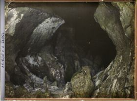 Image représentant Le couloir d'entrée de la grotte du Tuc d'Audoubert vu de l'entrée