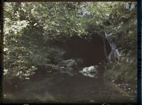 Image représentant L'entrée de la grotte du Tuc d'Audoubert vue de très près