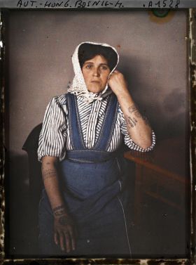 Image représentant Tatouage des bras de la femme catholique