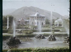 Image représentant Afghanistan, Paghman, Jardin Public - Les jets d'eau vers la Maison de Thé