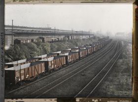Image représentant Prusse, Essen, Panorama s/ les Voies à Essen et Wagons neufs vers la grande gare