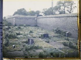 Image représentant Les jardins ouvriers aux pieds des fortifications, à la porte d'Ivry