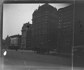 Image représentant Grand Army Plaza et les immeubles construits sur la 5ème Avenue