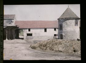 Image représentant Ile de France, Montroult, Intérieur de ferme