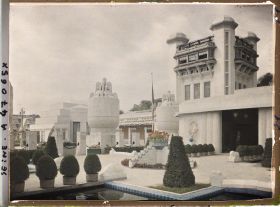 Image représentant L'Exposition des arts décoratifs, Pavillon et Jardin de la Manufacture Nationale de Sèvres et tour de Bourgogne