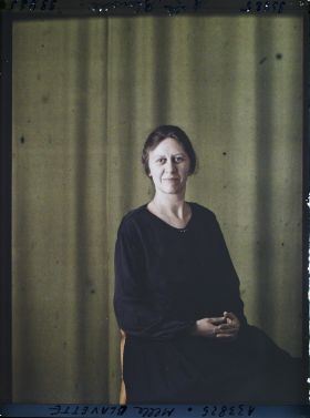 Image représentant https://musee-albert-kahn.s-museum.fr/home/NWQ2OTAwYzNmYjZlZTk1ZWQwODJmMjY4L2dlbmVyaWMtbm90aWNlLXRhYi9hdXRob3JpdHkvNjE3YTc5ZjVjZjhiODk2OGIzMzM3ZDIx/5d6900c3fb6ee95ed082f268/generic-notice-tab/authority/617a79ebcf8b8968b33368bd Mademoiselle Blavette