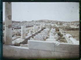 Image représentant Quartier du Hieron (sanctuaire) d'Apollon, l'avenue des Processions conduisant au Hieron (direction nord)
