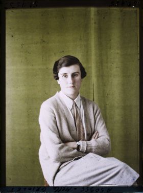 Image représentant https://musee-albert-kahn.s-museum.fr/home/NWQ2OTAwYzNmYjZlZTk1ZWQwODJmMjY4L2dlbmVyaWMtbm90aWNlLXRhYi9hdXRob3JpdHkvNjE3YTc5ZjVjZjhiODk2OGIzMzM3ZDIx/5d6900c3fb6ee95ed082f268/generic-notice-tab/authority/617a79ebcf8b8968b3336de4 Mademoiselle Griolet ou Griollet