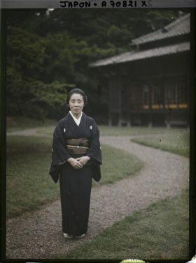Image représentant Résidence de la famille Asaka : femme de la suite de la princesse Asaka (Nobuko)