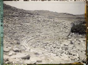Image représentant Le Théâtre, vue prise des gradins supérieurs