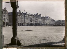 Image représentant France, Arras, Grande Place vers le Nord-Est