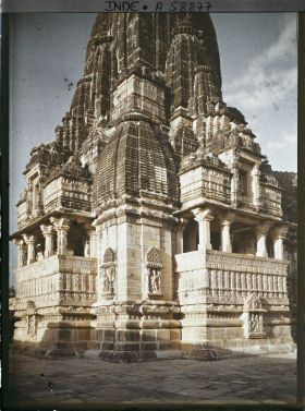 Image représentant Vue partielle du grand Shikhara du temple hindouiste de Vrij ou Khumba Shyam