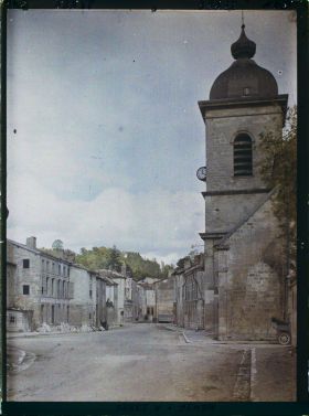 Image représentant France, St Mihiel, L'Eglise St Etienne et la rue de l'Eglise