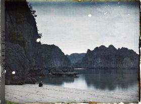 Image représentant Une petite plage du " Groupe de l'Union ", le soir