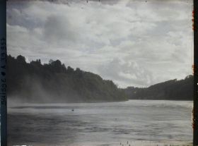 Image représentant Le Rhin en aval des chutes du Rhin vus du Rheinfallquai