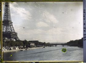 Image représentant Le ciel de Paris le jour de la signature du pacte Briand-Kellogg (vue sur le pont d'Iéna et la tour Eiffel depuis la passerelle Debilly)