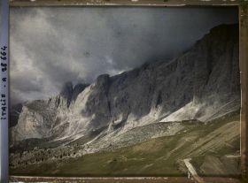 Image représentant Le groupe de la Sella (Groupo di Sella ou Sellagruppe) depuis le col de la Sella
