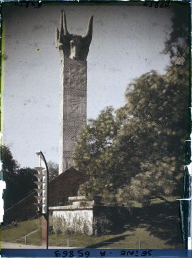 Image représentant L'Exposition Coloniale Internationale de 1931, la tour des bucranes, pavillon de Madagascar