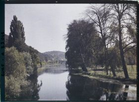 Image représentant Les bords de l'Eure, vus vers l'amont