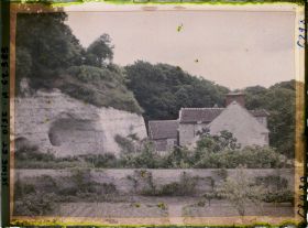 Image représentant Ile de France, La Roche-Guyon, Habitations troglodytiques abandonnées et maisons modernes