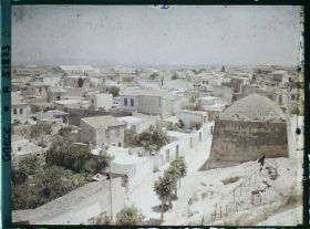 Image représentant La ville vue des remparts. Au fond, l'Ile Standia (actuelle Ile Dia)
