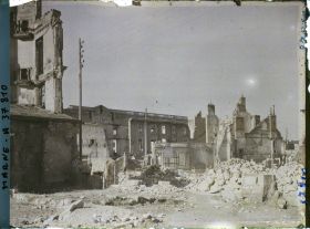 Image représentant France, Reims, Ruines autour de la Cathédrale