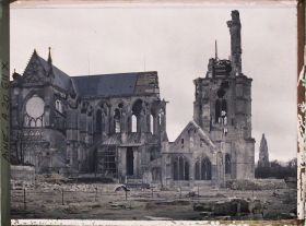 Image représentant France, Soissons, Cathédrale (nord), et St Jean des Vignes