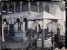 Image représentant Portique à colonnes et puits de la mosquée de Sulejman Pacha