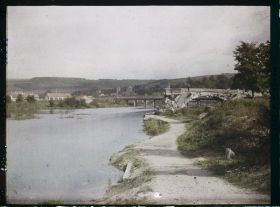 Image représentant France, St Mihiel, Fort du Camp des Romains :Les Bords de la Meuse, St Mihiel vers l'aval et le pont détruit