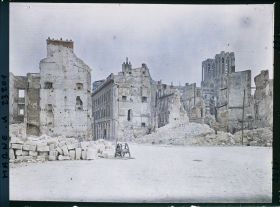 Image représentant France, Reims, Vue prise depuis le marché vers la Cathédrale
