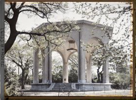 Image représentant Hibiya-koen (parc de Hibiya), kiosque à musique