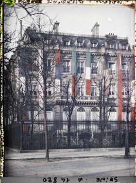 Image représentant Un hôtel des Maréchaux décoré pour l'armistice place de l'Etoile
