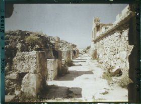 Image représentant Dans la partie occidentale du Palais, le corridor des magasins (réserves de denrées), vu vers le nord