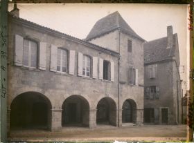 Image représentant France, Gourdon, L'Hotel de Ville