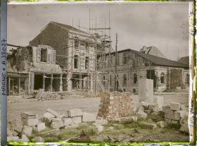 Image représentant France, Fismes, Ruines et reconstruction place de la Marie