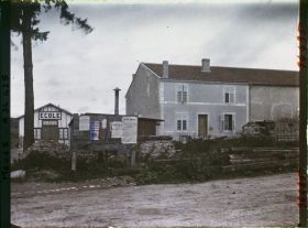 Image représentant France, Les Paroches, Une rue vers l'Ecole