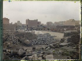 Image représentant Belgique, Ypres, Pavage d'une rue et reconstruction