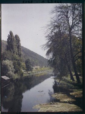 Image représentant Les bords de l'Eure, vus vers l'amont