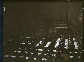 Image représentant Cinquième assemblée annuelle de la Société des Nations (SDN) à Genève. L'intérieur de la Salle de la Réformation