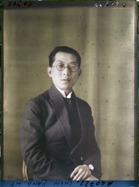 Image représentant https://musee-albert-kahn.s-museum.fr/home/NWQ2OTAwYzNmYjZlZTk1ZWQwODJmMjY4L2dlbmVyaWMtbm90aWNlLXRhYi9hdXRob3JpdHkvNjE3YTc5ZjVjZjhiODk2OGIzMzM3ZDIx/5d6900c3fb6ee95ed082f268/generic-notice-tab/authority/617a79eacf8b8968b3336589 Chen Fang-Hé