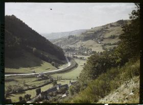 Image représentant France, Mont Dore, Vallée de la Dordogne - vue prise de la route de Clermont vers le N.O.