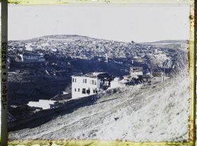 Image représentant Panorama sur la ville dévastée par la guerred'Indépendance