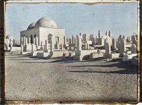 Image représentant Dans le cimetière musulman
