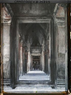 Image représentant Une galerie du préau cruciforme