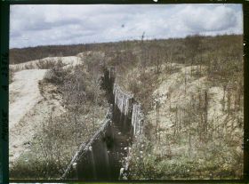 Image représentant France, Verdun, Une tranchée près du fort