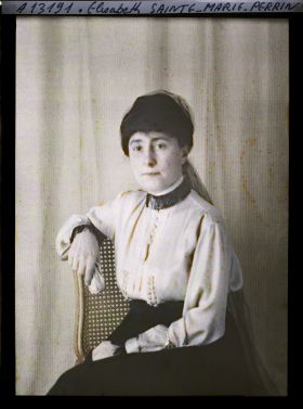 Image représentant https://musee-albert-kahn.s-museum.fr/home/NWQ2OTAwYzNmYjZlZTk1ZWQwODJmMjY4L2dlbmVyaWMtbm90aWNlLXRhYi9hdXRob3JpdHkvNjE3YTc5ZjVjZjhiODk2OGIzMzM3ZDIx/5d6900c3fb6ee95ed082f268/generic-notice-tab/authority/617a79ebcf8b8968b3337725 Madame Elisabeth Sainte-Marie-Perrin
