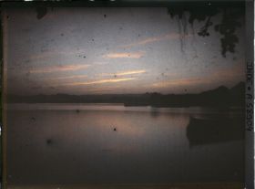 Image représentant Crépuscule sur le lac