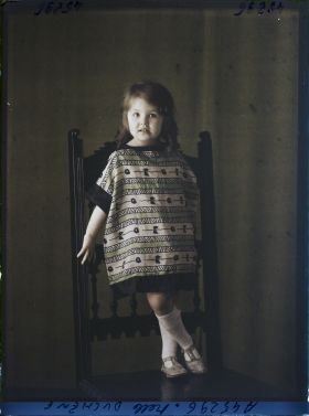 Image représentant Mademoiselle  https://musee-albert-kahn.s-museum.fr/home/NWQ2OTAwYzNmYjZlZTk1ZWQwODJmMjY4L2dlbmVyaWMtbm90aWNlLXRhYi9hdXRob3JpdHkvNjE3YTc5ZjVjZjhiODk2OGIzMzM3ZDIx/5d6900c3fb6ee95ed082f268/generic-notice-tab/authority/617a79ebcf8b8968b3336bed Nadine Duchêne